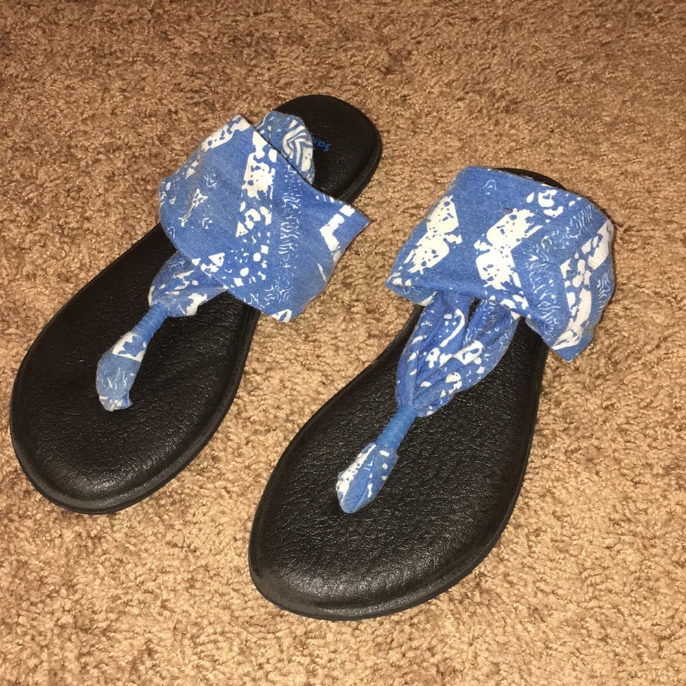 Blue and white Sanuks